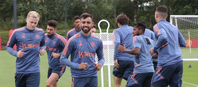 史无前例！湖人队为致敬詹姆斯，球衣融合骑士与热火元素！