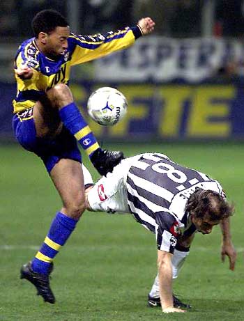 意甲-希门尼斯红牌 10人米兰1-3罗马无缘欧战